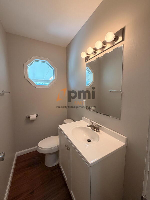 Building Photo - 424a Sequoia Dr