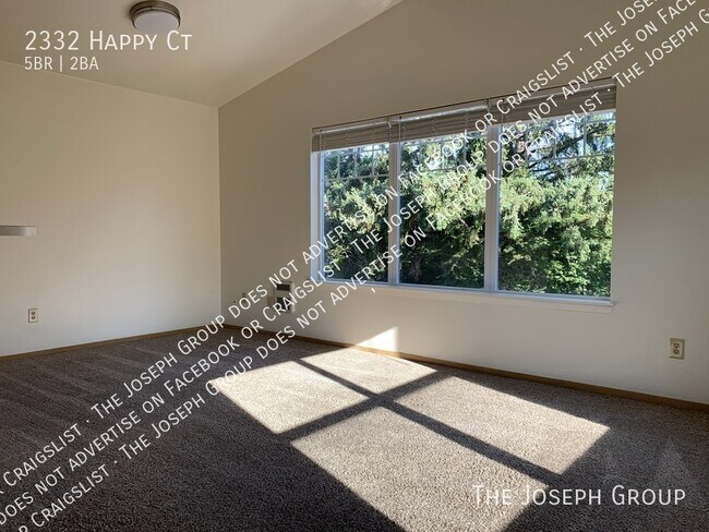 Building Photo - 2332 Happy Ct