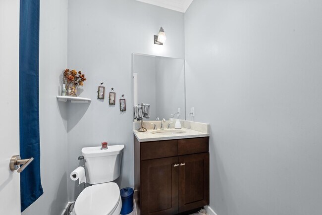 Building Photo - 165 Thorne St