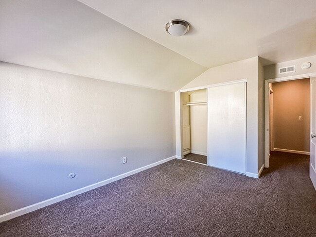Building Photo - Completely Renovated 3+ Bed, 2 Bath Tierra...