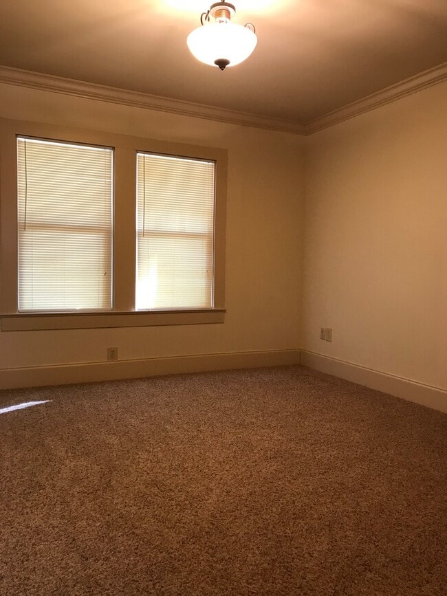 Building Photo - 3 Bedroom 2 bath home