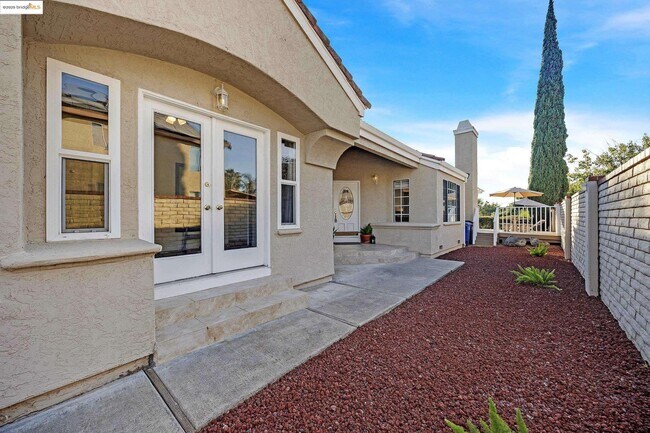 Building Photo - 2380 Wayfarer Dr