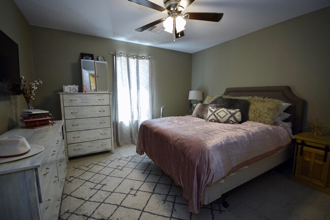 Building Photo - Beautiful Home in the Cul-de-sac