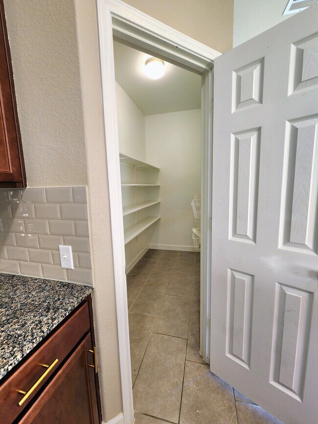 Building Photo - 600 Saturnia Dr