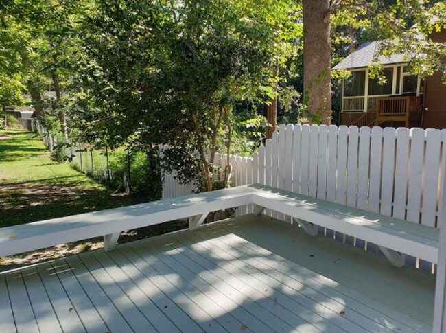 Building Photo - Calling all dog lovers! 1 Bedroom Condo in...