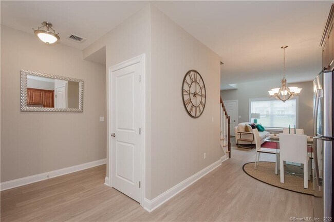Building Photo - 24 Mill Pond Dr