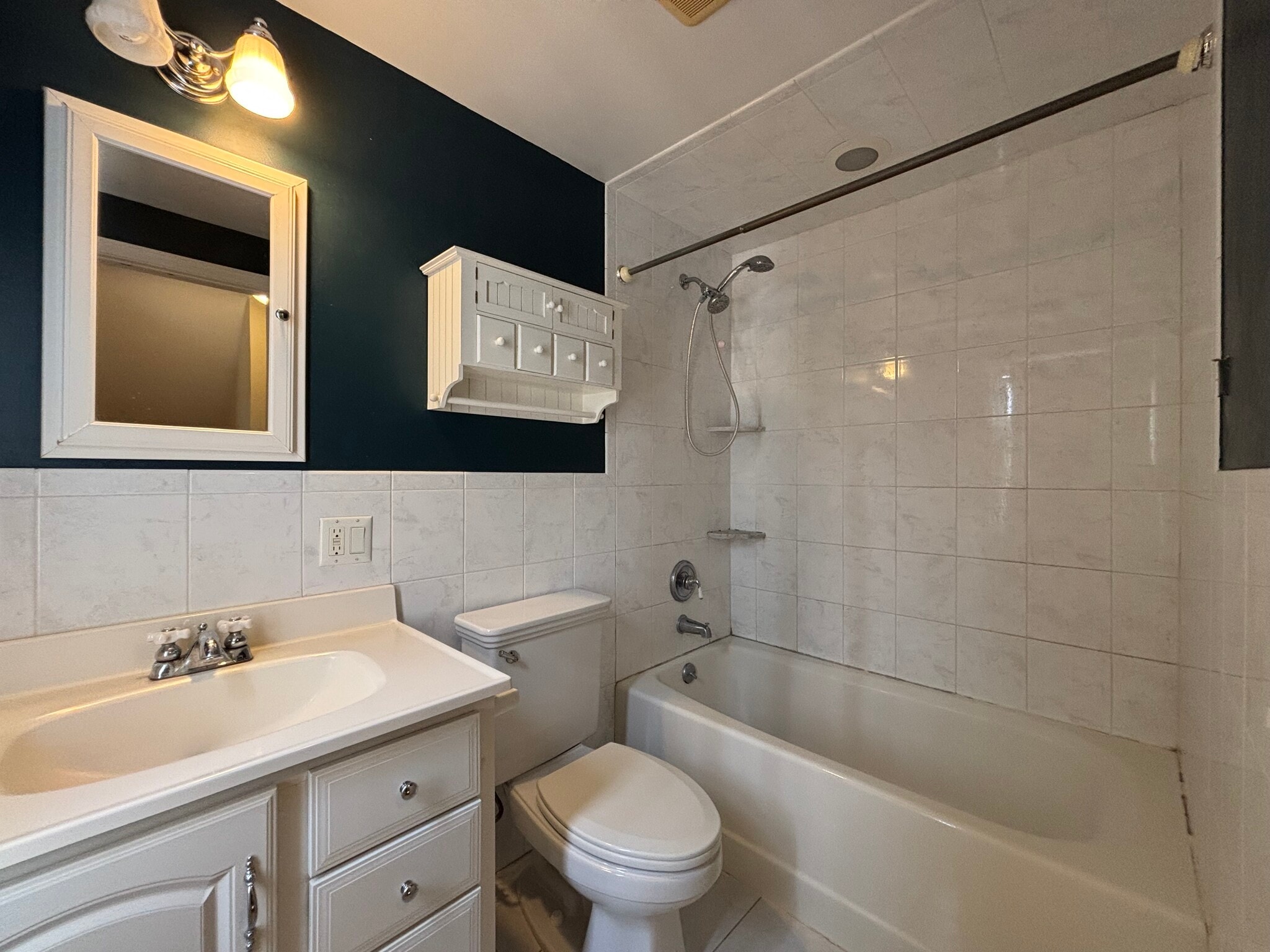 Building Photo - 434 W Inman Ave