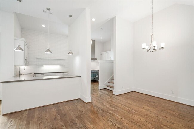 Primary Photo - 1539 W 23rd St