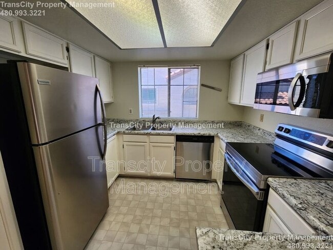 Building Photo - 839 S Westwood