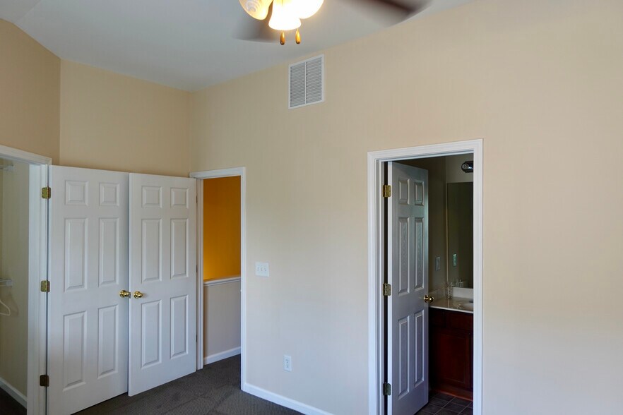 Building Photo - 3304 Chastain Gardens Dr NW