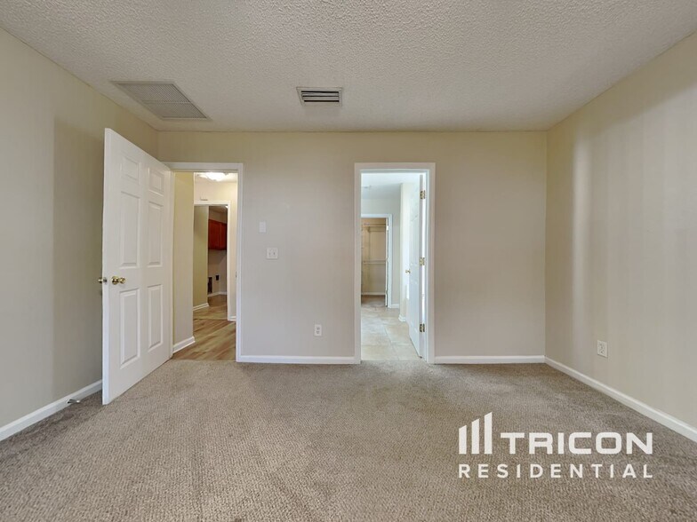 Building Photo - 7134 Beekman Lake Dr