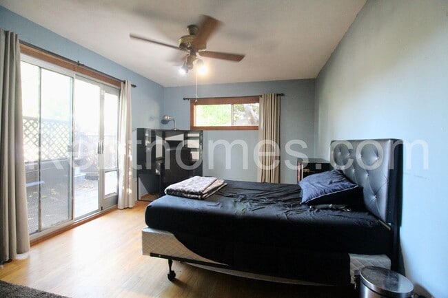 Building Photo - 8830 Mariposa St