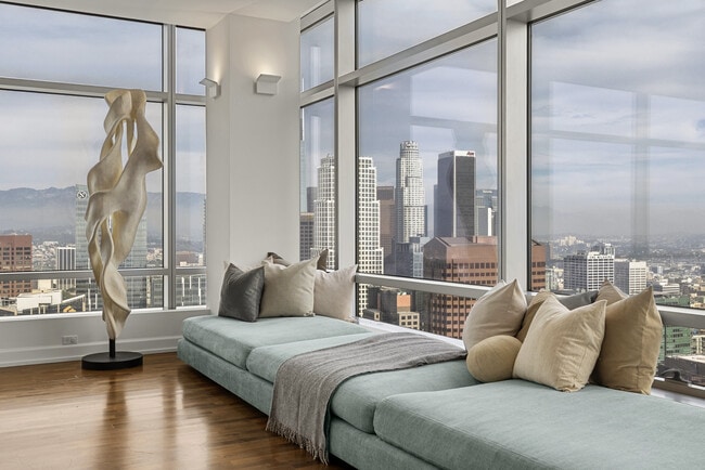 Building Photo - 900 W Olympic Blvd