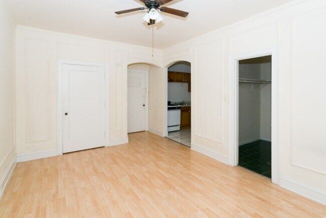 Building Photo - 4856 N Damen Ave