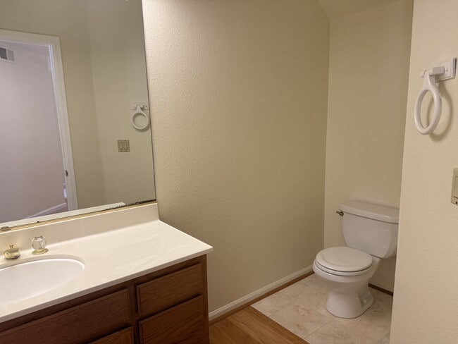 Building Photo - 538 Mill River Ln