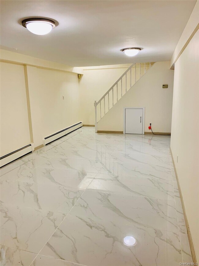 Building Photo - 15-42-42 Utopia Pkwy