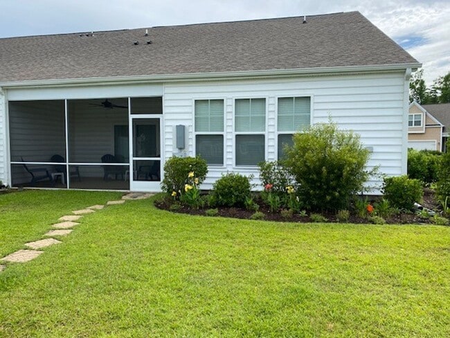 Building Photo - Welcome to this fully furnished 3-bedroom, 3-bathroom townhouse located in the vibrant Hawkeswate...