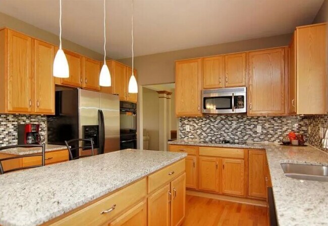 Building Photo - 3699 Springside Dr