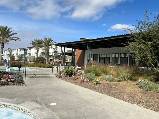 Building Photo - 1472 W Sunrise Ln