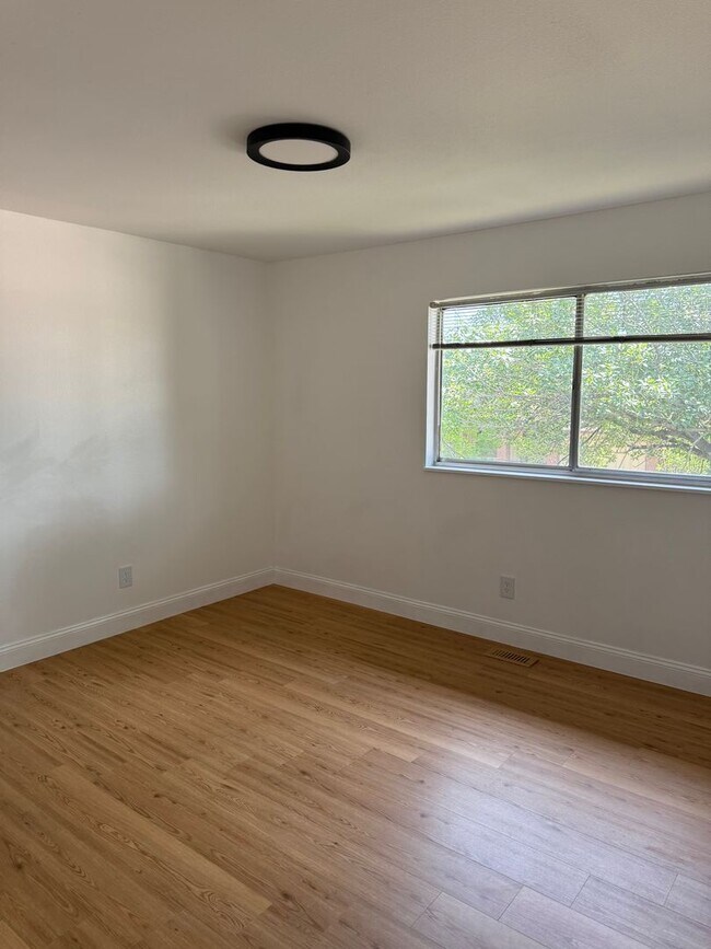 Building Photo - Stunning Cheyenne Mountain 4 Bedroom Home