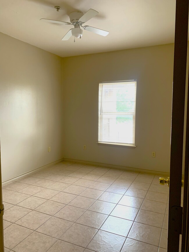 Guest Bedroom - 2201 E Travis St