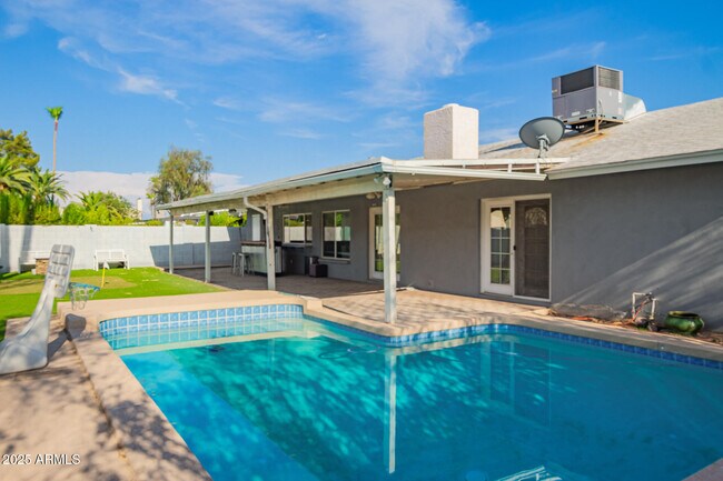 Building Photo - 8902 E Cholla St