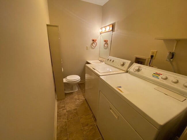 Building Photo - 5109 W Raymond St