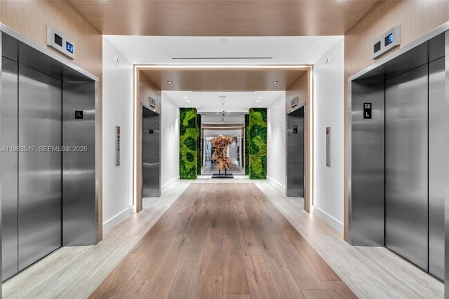 Building Photo - 2301 Collins Ave