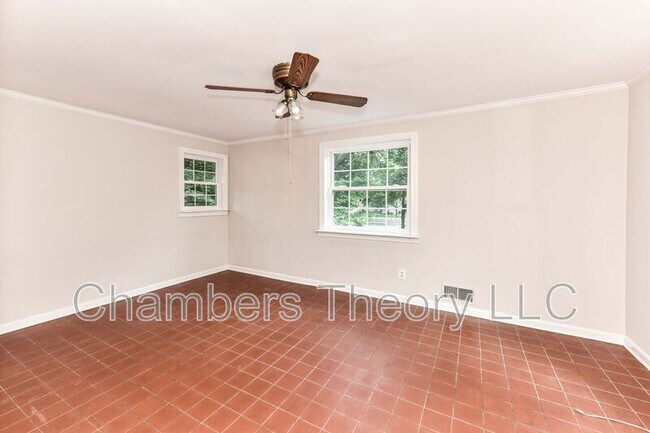 Building Photo - 419 S Barton St