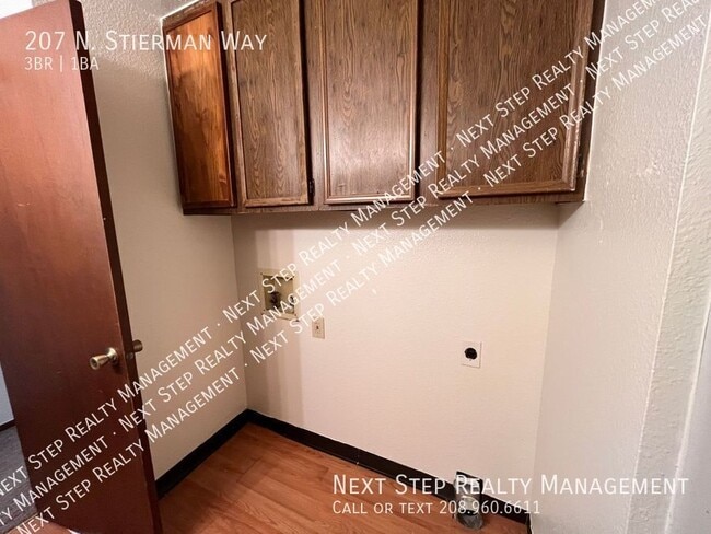 Building Photo - 207 N Stierman Way