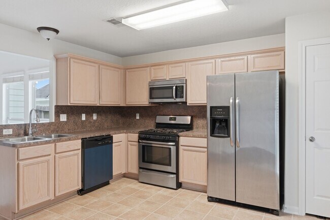 Building Photo - 1004 Oak Glen Dr