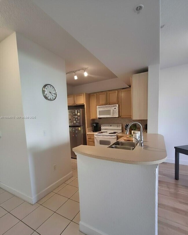 Building Photo - 6001 SW 70th St