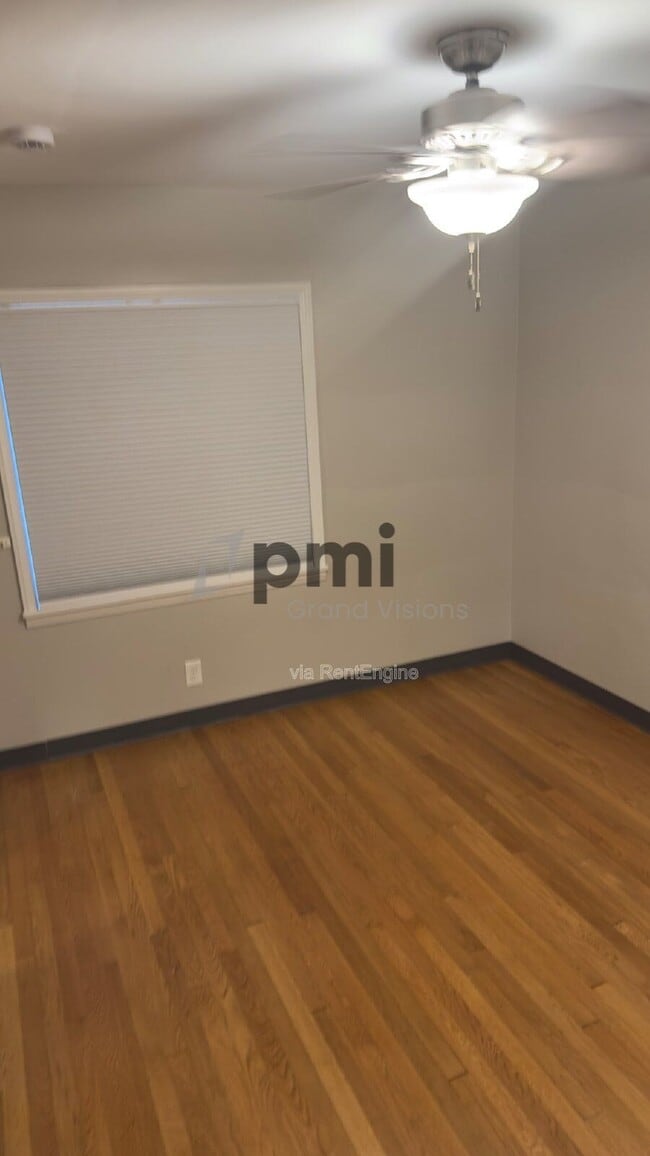 Building Photo - 1528 Division St