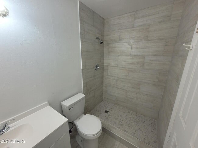 Building Photo - 4667 N 21st Ave
