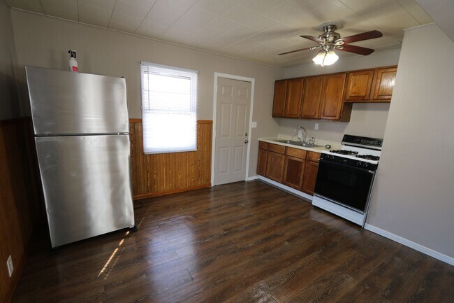 Building Photo - 2408-2410 Flint Hills Dr