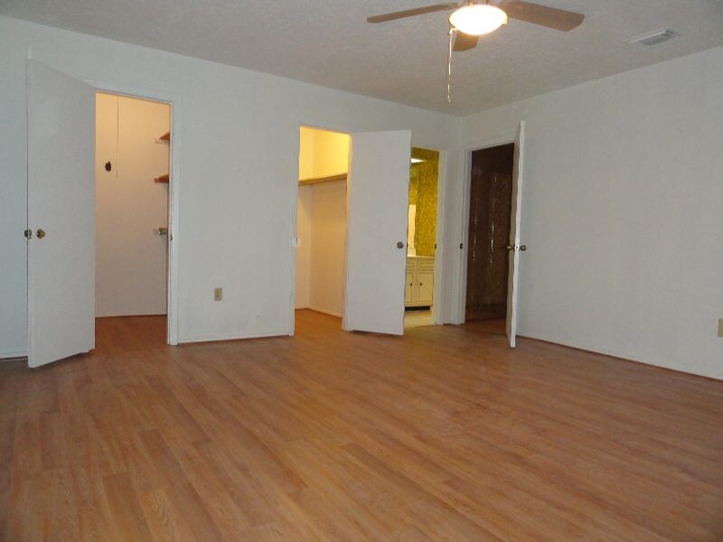 Building Photo - 13037 Clarewood Dr