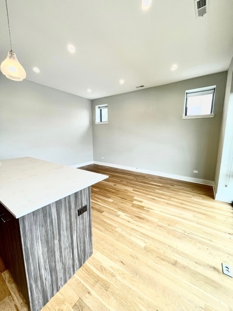 Building Photo - 4555 N Ravenswood Ave