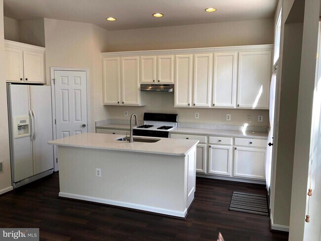 Building Photo - 43533 Mink Meadows St