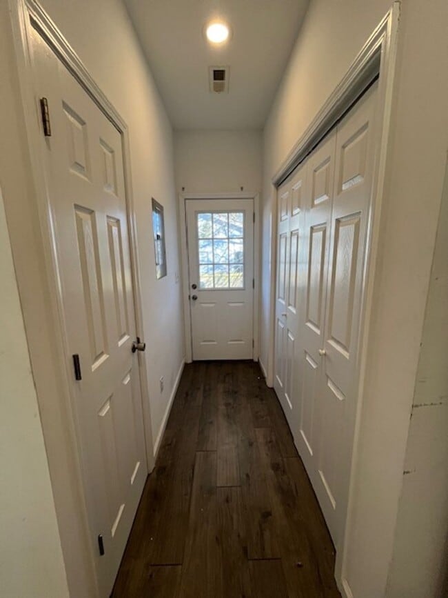 Building Photo - 3 bedroom, 2 bathroom built in 2020 near downtown!