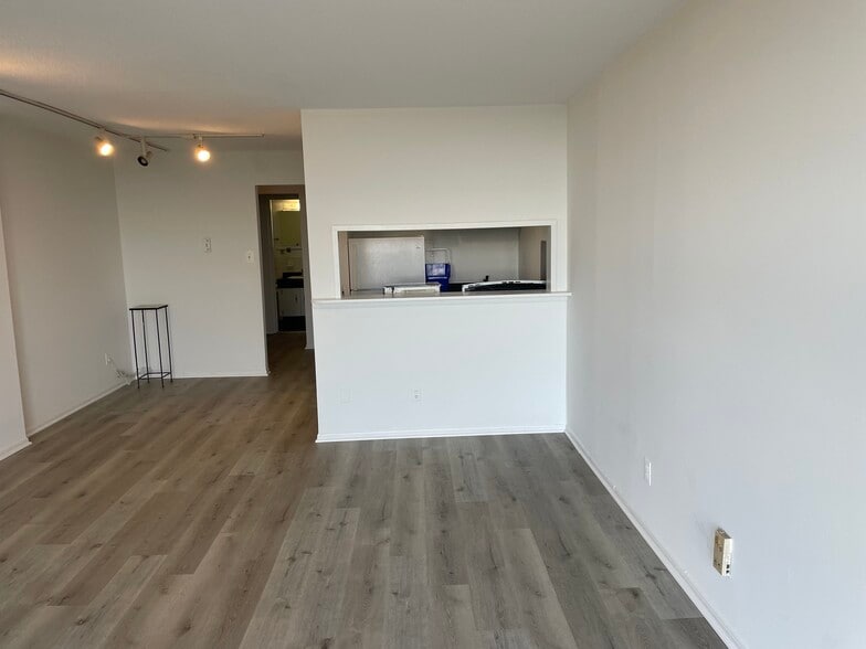 Studio - 4 Monroe St