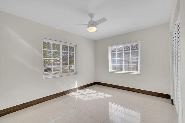 Building Photo - 330 SW 48th Ave