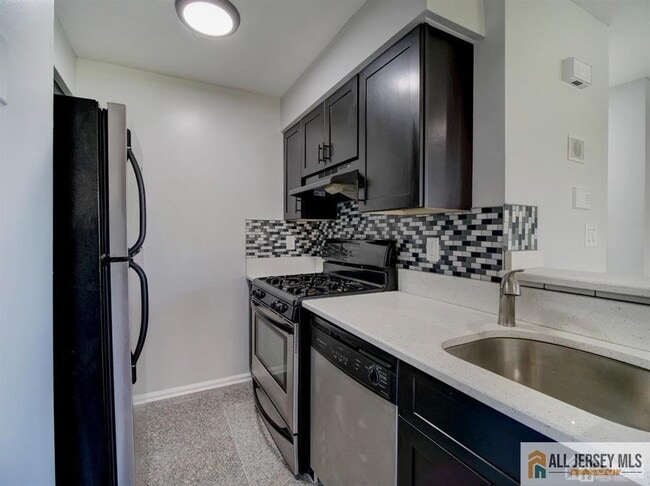 Building Photo - 105 Longfield Ct