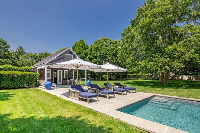 Building Photo - 265 Mecox Road