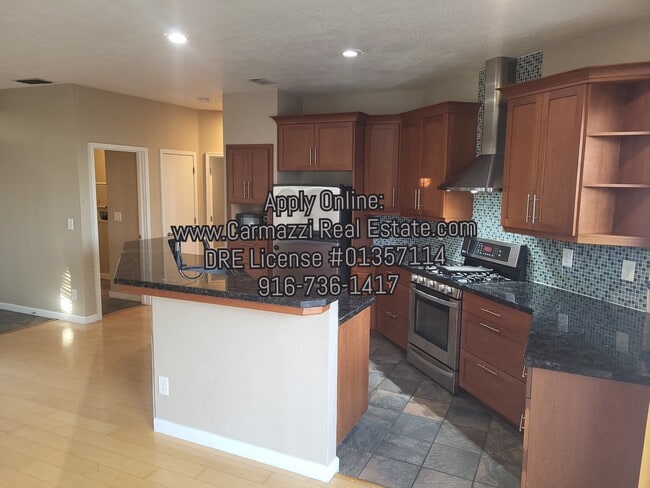 Building Photo - 9197 Irish Gold Way