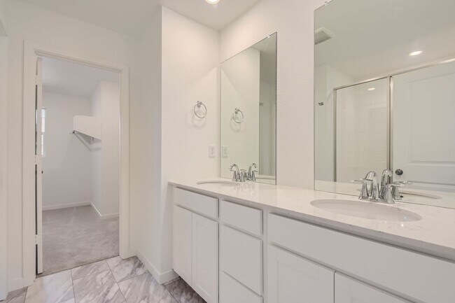 Building Photo - Luxurious 3bd 2.5 paired home in Dove Village!