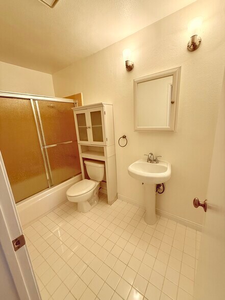 Bathroom - 906 Camino Real