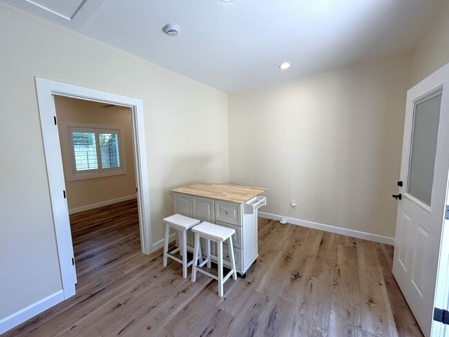 Building Photo - 247 W Woodland Oaks Dr