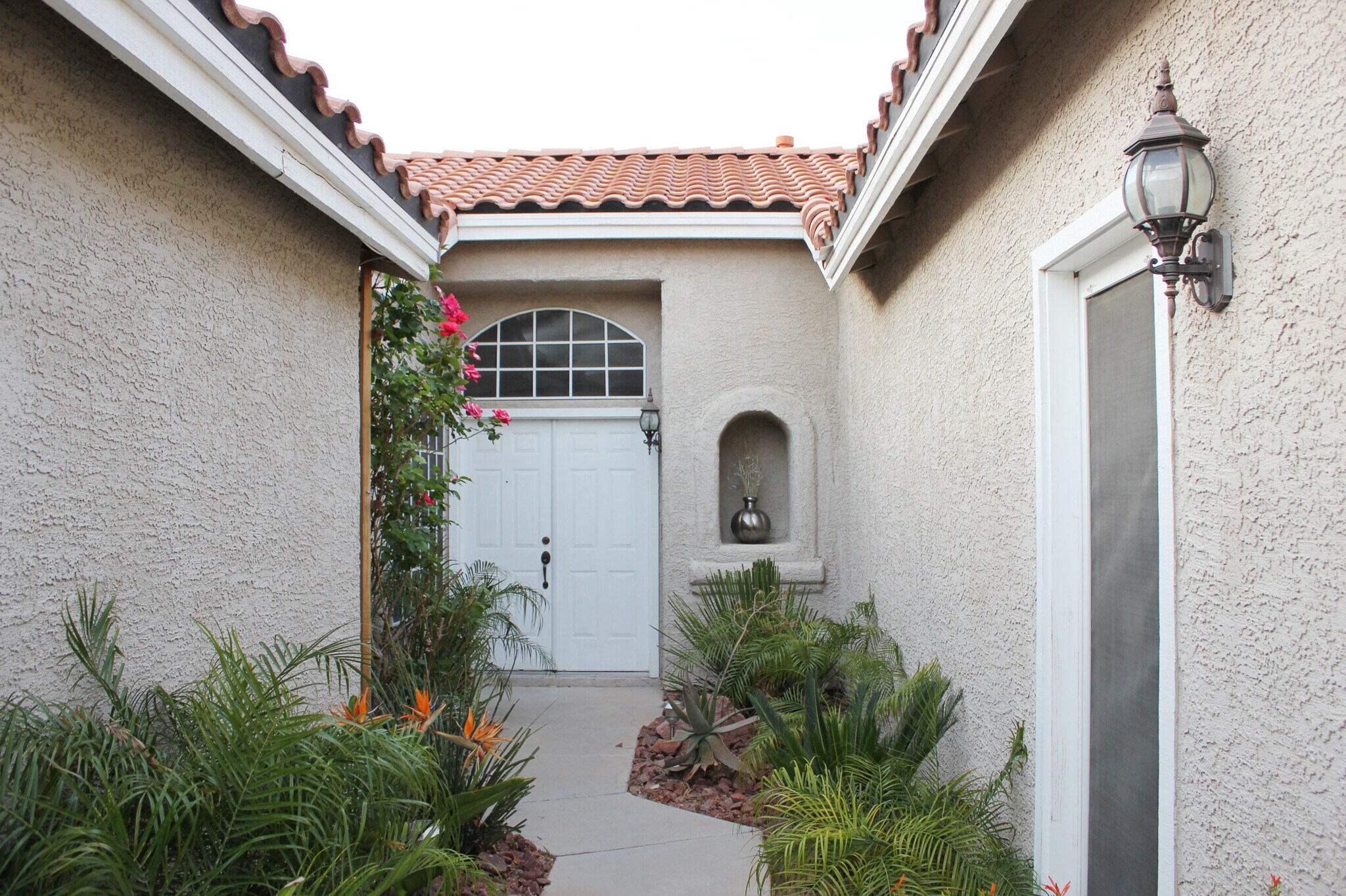 front - 730 Altacrest Dr