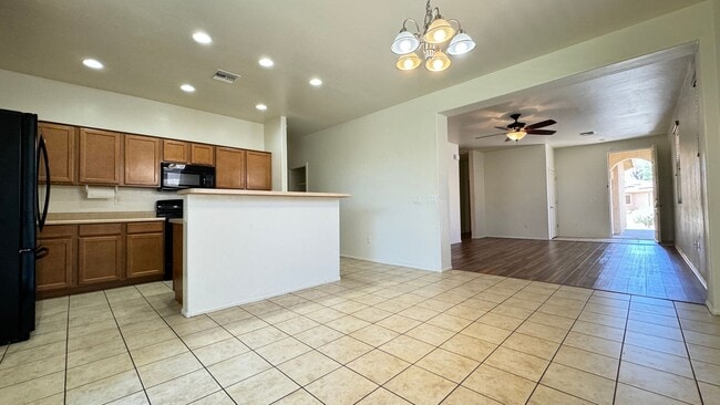 Building Photo - Eastside (Stella and Kolb) 4 bedroom  2 ba...