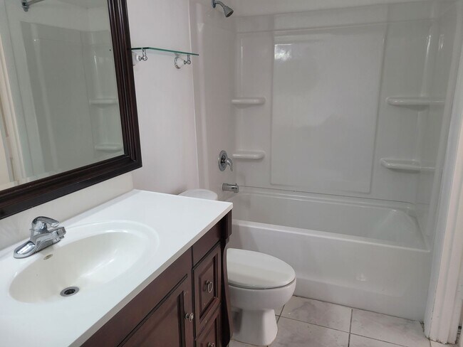 Building Photo - FOR RENT!!! BEAUTIFUL AND SPACIOUS 1 BED 1 BATH CONDO (FIRST FLOOR)...